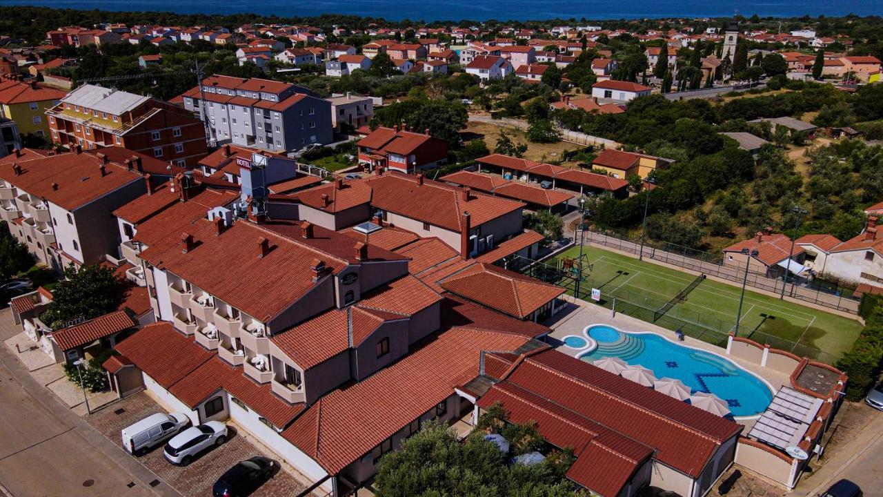 Hotel Villa Letan Fažana Exterior foto